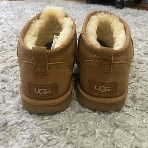 Ultra Mini Ugg, Big Kid Size 6, Size 8 In Women